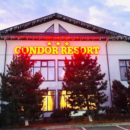 Condor Resort Dulcesti Bagian luar foto