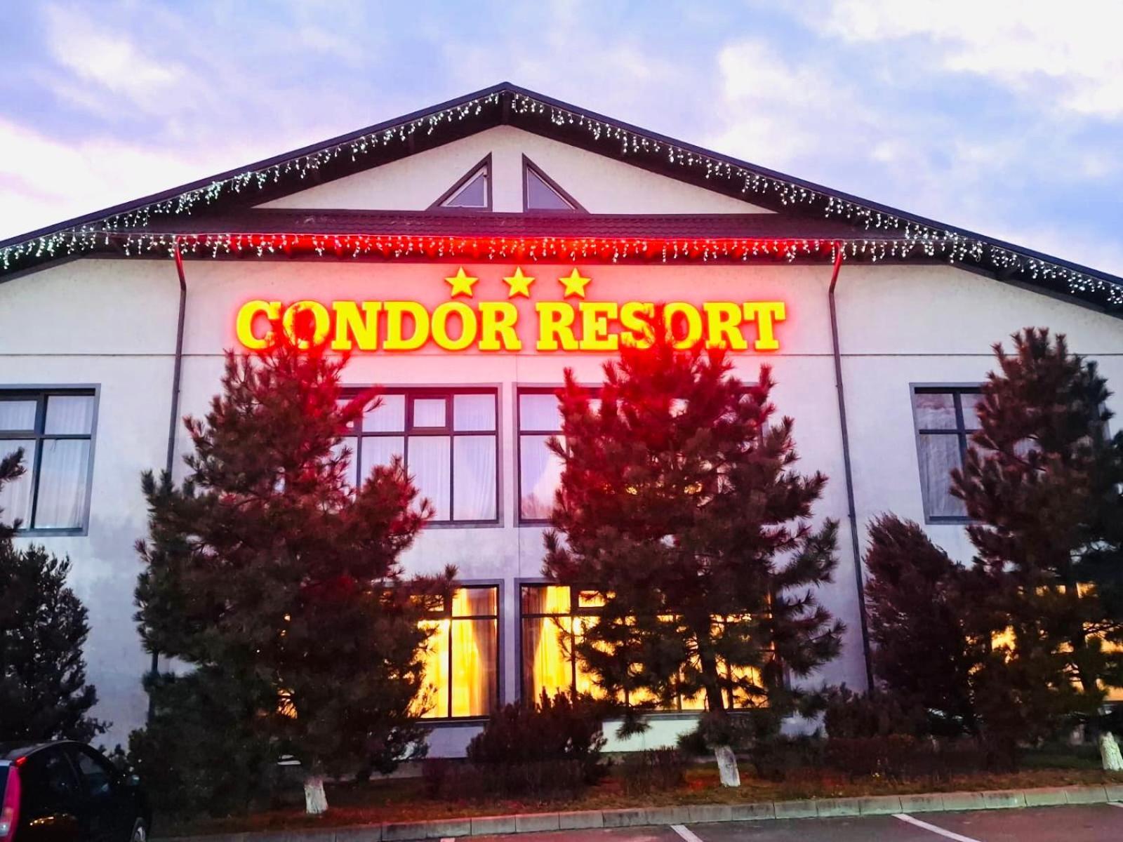 Condor Resort Dulcesti Bagian luar foto