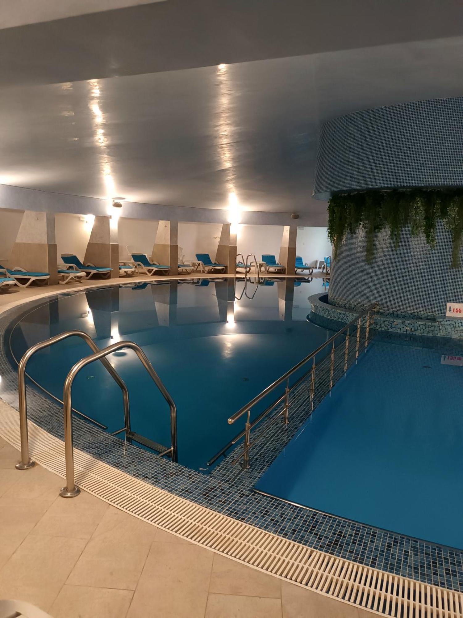 Condor Resort Dulcesti Bagian luar foto